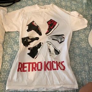 Retro kicks tee